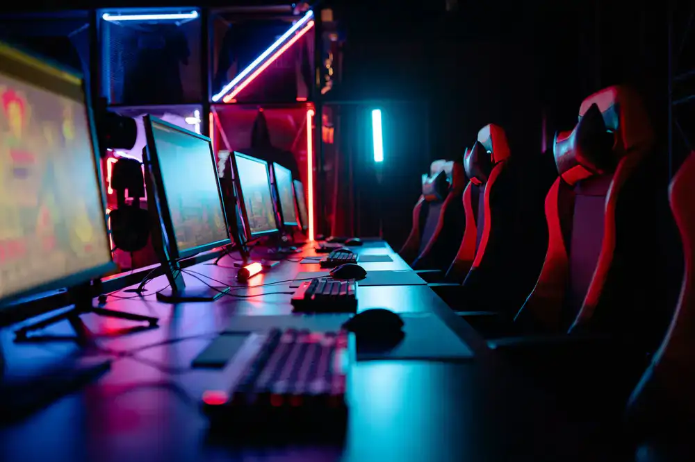 Private team bootcamp room with 5 PCs